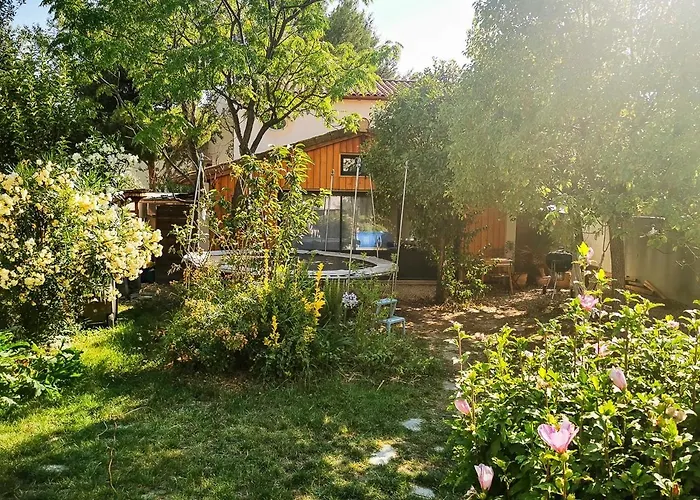 La Cabane Au Fond Du Jardin