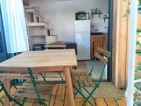 La Au Fond Du Jardin *